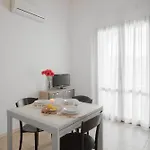 Stylish Le Fontane 1 Bedrapt B3 Sleeps 3 Apartment