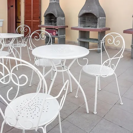 Stylish Le Fontane 1 Bedrapt B3 Sleeps 3 Villasimius