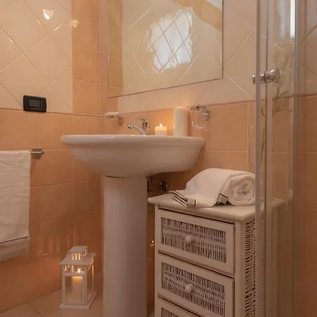 Appartamento Stylish Le Fontane 1 Bedrapt B3 Sleeps 3 *