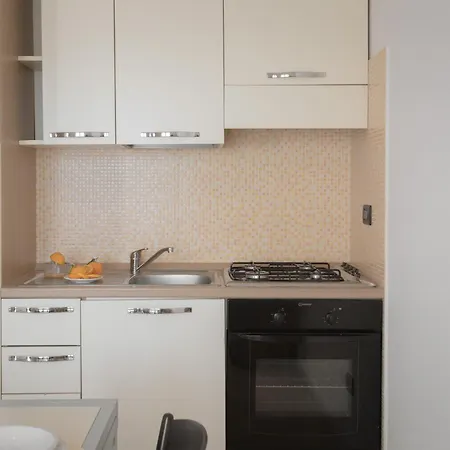 Stylish Le Fontane 1 Bedrapt B3 Sleeps 3 * Villasimius